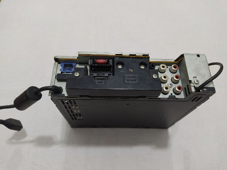 ضبط حرفه ای پایونیر مدل DEH-P6050UB پنل برقی شش خروجه