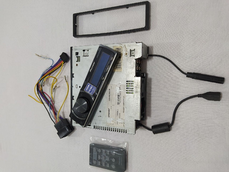 ضبط حرفه ای پایونیر مدل DEH-P6050UB پنل برقی شش خروجه