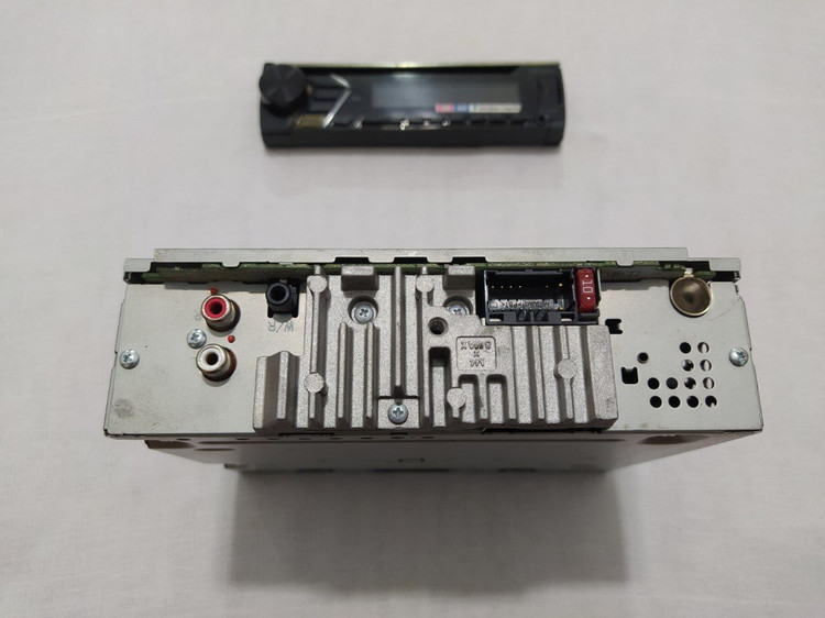 ضبط پایونیر مدل DEH-X1050UB دو خروجی امپلی فایر