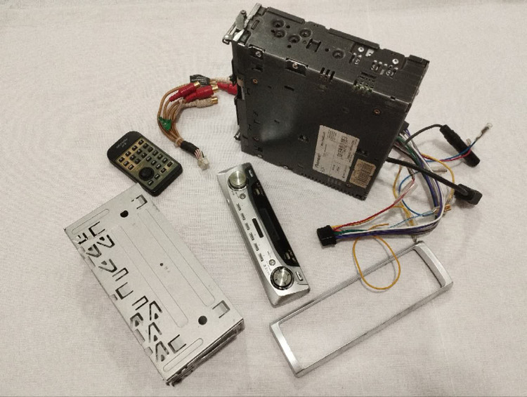 ضبط فوق حرفه ای پایونیر مدل 9650mp شش خروجی 6.5 ولتی دوپنل