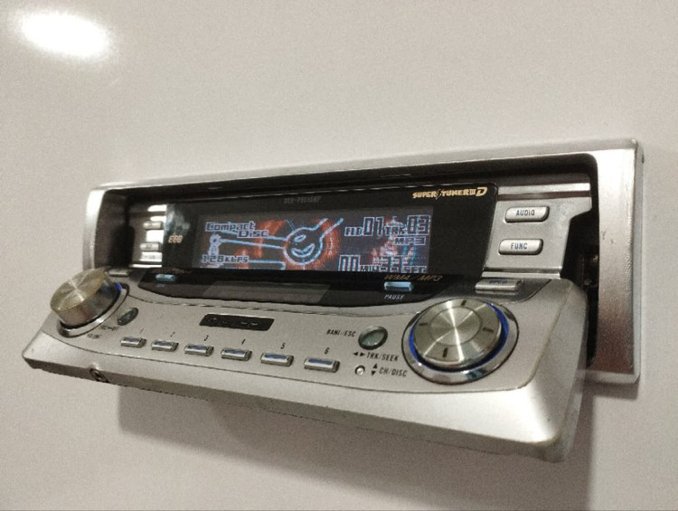 ضبط فوق حرفه ای پایونیر مدل 9650mp شش خروجی 6.5 ولتی دوپنل