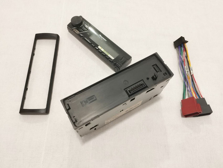 ضبط پایونیر مدل DEH-X105UB دو خروجی امپلی فایر