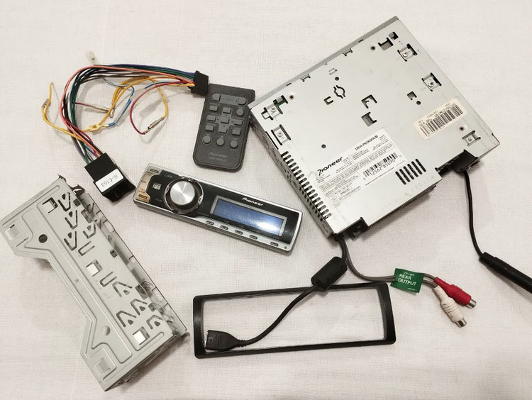 ضبط حرفه ای پایونیر مدل DEH_P6900UB شش خروجه پنل برقی