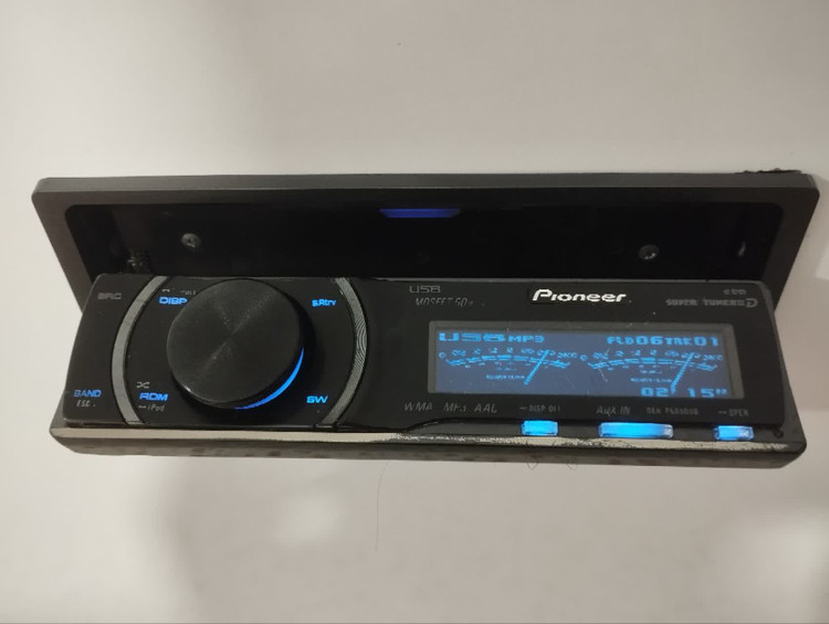 ضبط حرفه ای پایونیر مدل DEH-P6050UB پنل برقی شش خروجه
