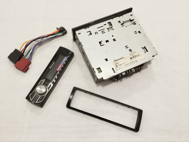 ضبط پایونیر مدل DEH-X1550UB دو خروجی امپلی فایر