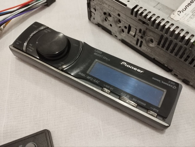 ضبط پایونیر مدل DEH-P7150UB شش خروجه پنل برقی