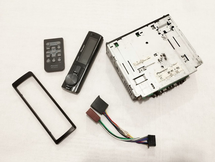 ضبط حرفه ای بلوتوث خور شده پایونیر 9650Sd شش خروجه مولتی کالر