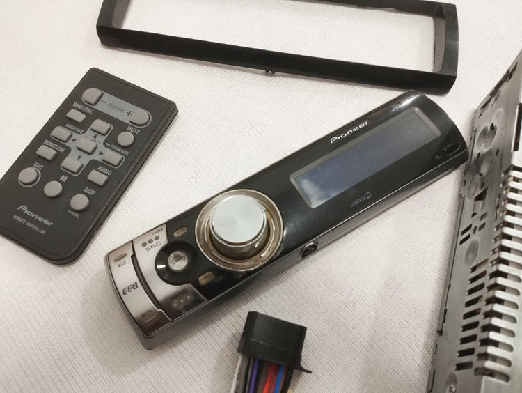 ضبط حرفه ای پایونیر مدل DEH-P6850mp پنل برقی شش خروجه