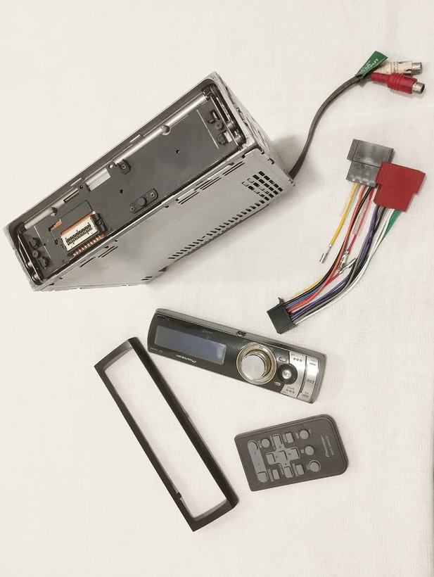 ضبط حرفه ای پایونیر مدل DEH-P6850mp پنل برقی شش خروجه