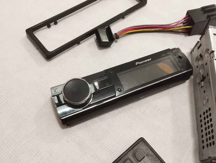 ضبط حرفه ای پایونیر مدل Pioneer DEH-7450SD شش خروجه
