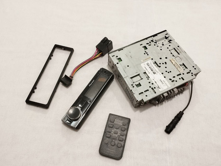 ضبط حرفه ای پایونیر مدل Pioneer DEH-7450SD شش خروجه