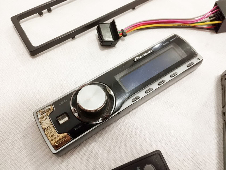 ضبط حرفه ای پایونیر مدل DEH_P7950UB شش خروجه پنل برقی