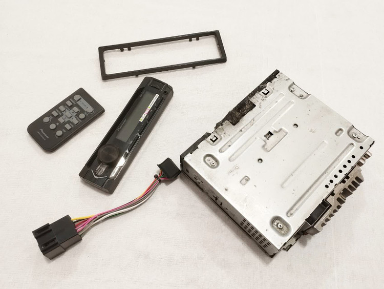 ضبط پایونیر مدل Pioneer DEH-S1253ub شش خروجه