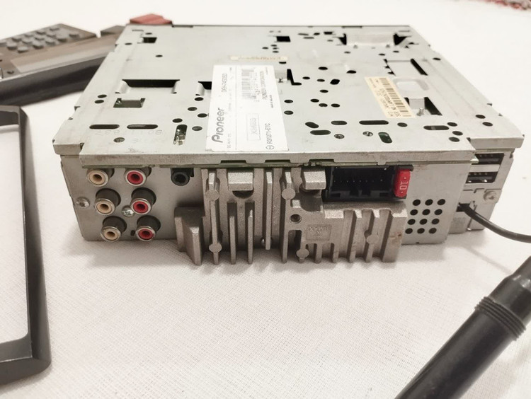 ضبط حرفه ای پایونیر مدل Pioneer DEH-7450SD شش خروجه 4.5 ولتی مولتی کالر