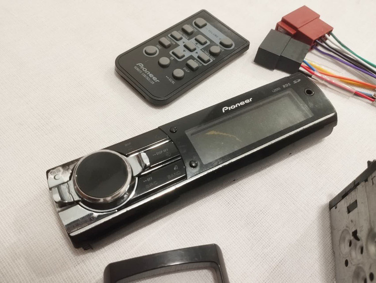 ضبط حرفه ای پایونیر مدل Pioneer DEH-7450SD شش خروجه 4.5 ولتی مولتی کالر