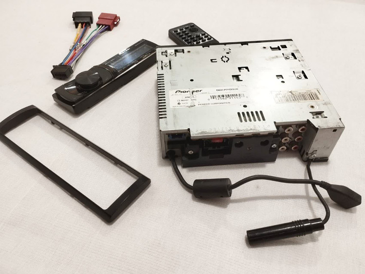 ضبط پایونیر مدل DEH-P7150UB شش خروجه پنل برقی