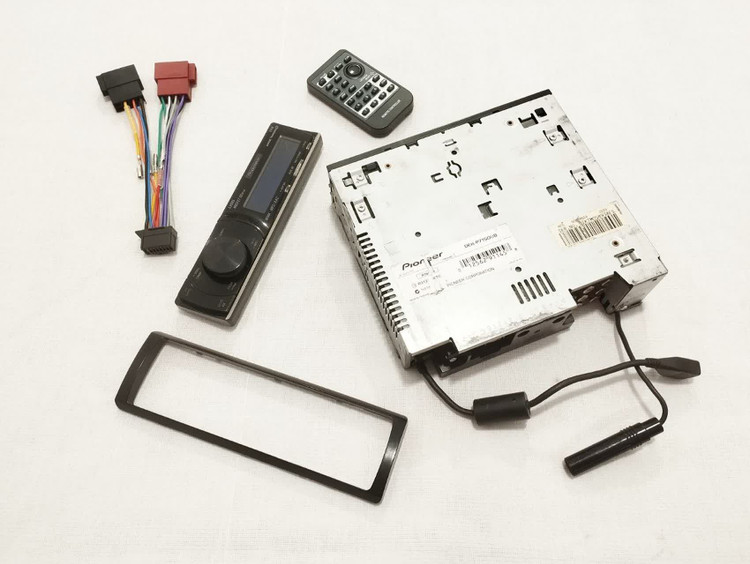 ضبط پایونیر مدل DEH-P7150UB شش خروجه پنل برقی