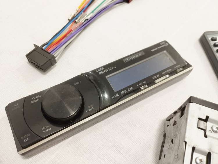 ضبط پایونیر مدل DEH-P7150UB شش خروجه پنل برقی
