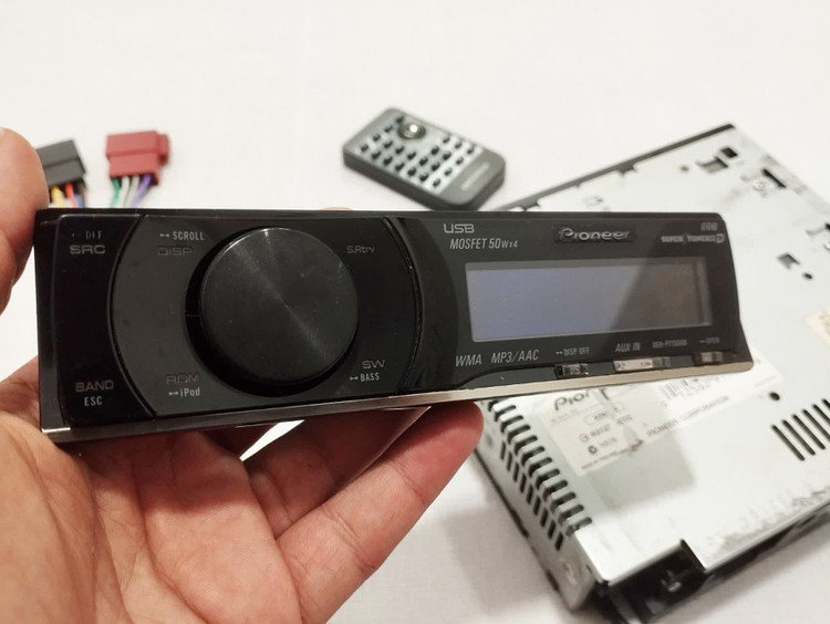 ضبط پایونیر مدل DEH-P7150UB شش خروجه پنل برقی