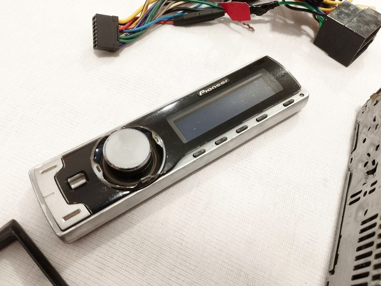 ضبط حرفه ای پایونیر مدل DEH_P7950UB شش خروجه پنل برقی